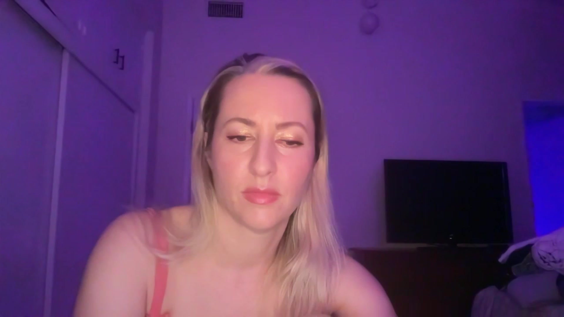 Gallery image thumbnail from Venmome's myfreecams stream on, 02/17/2023, 03:26 image 8 of 20