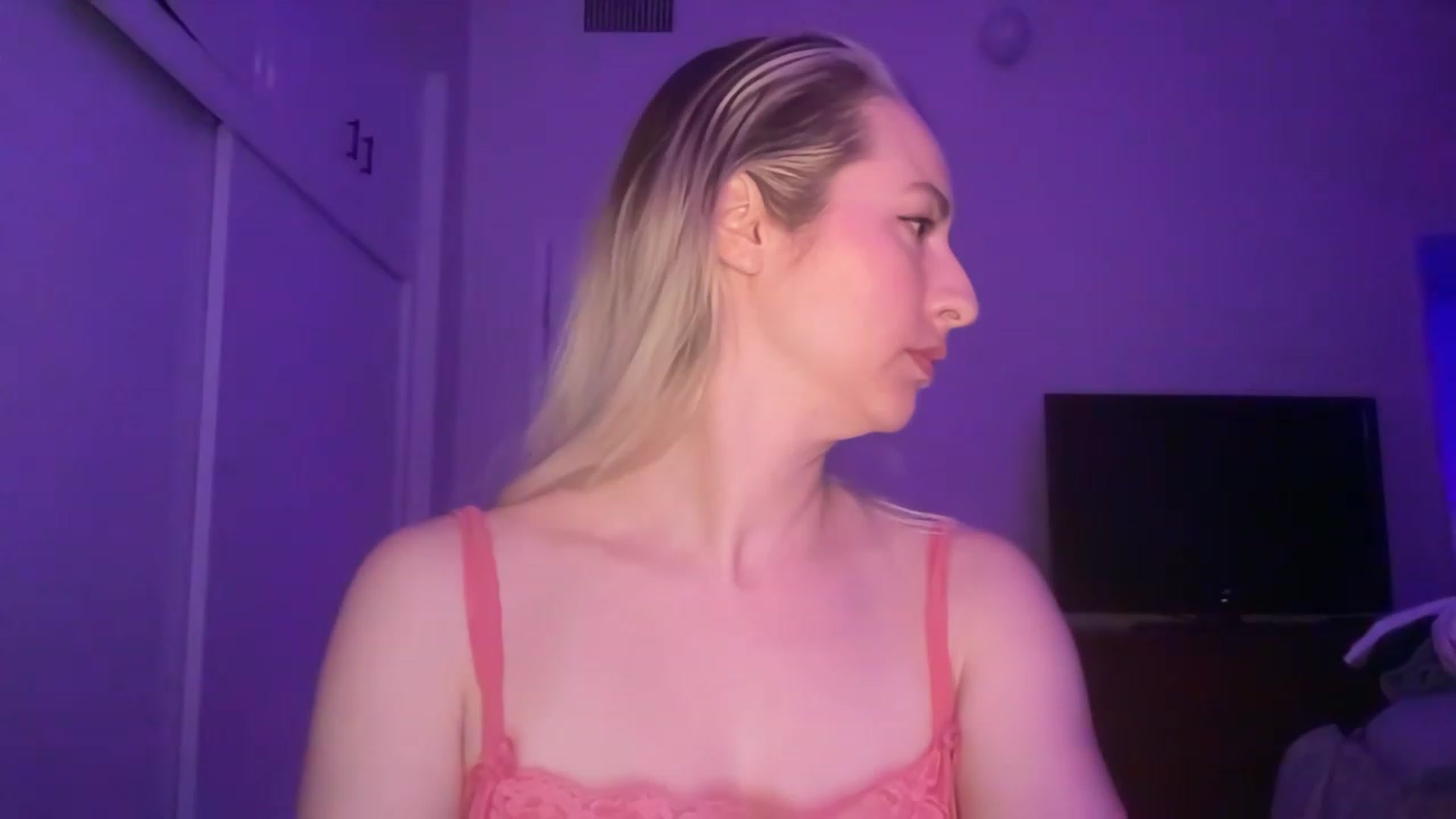 Gallery image thumbnail from Venmome's myfreecams stream on, 02/17/2023, 03:26 image 14 of 20