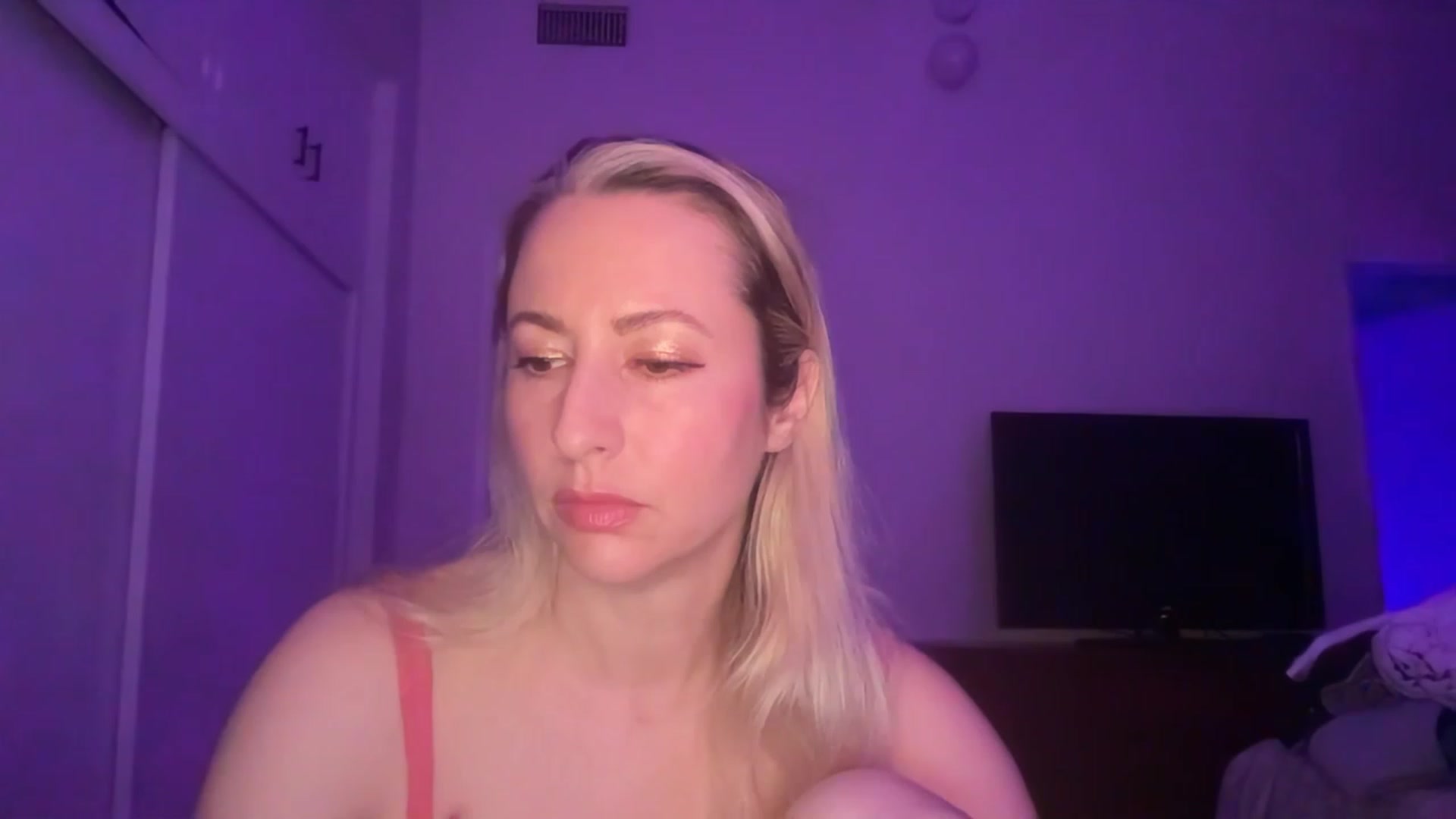 Gallery image thumbnail from Venmome's myfreecams stream on, 02/17/2023, 03:26 image 7 of 20