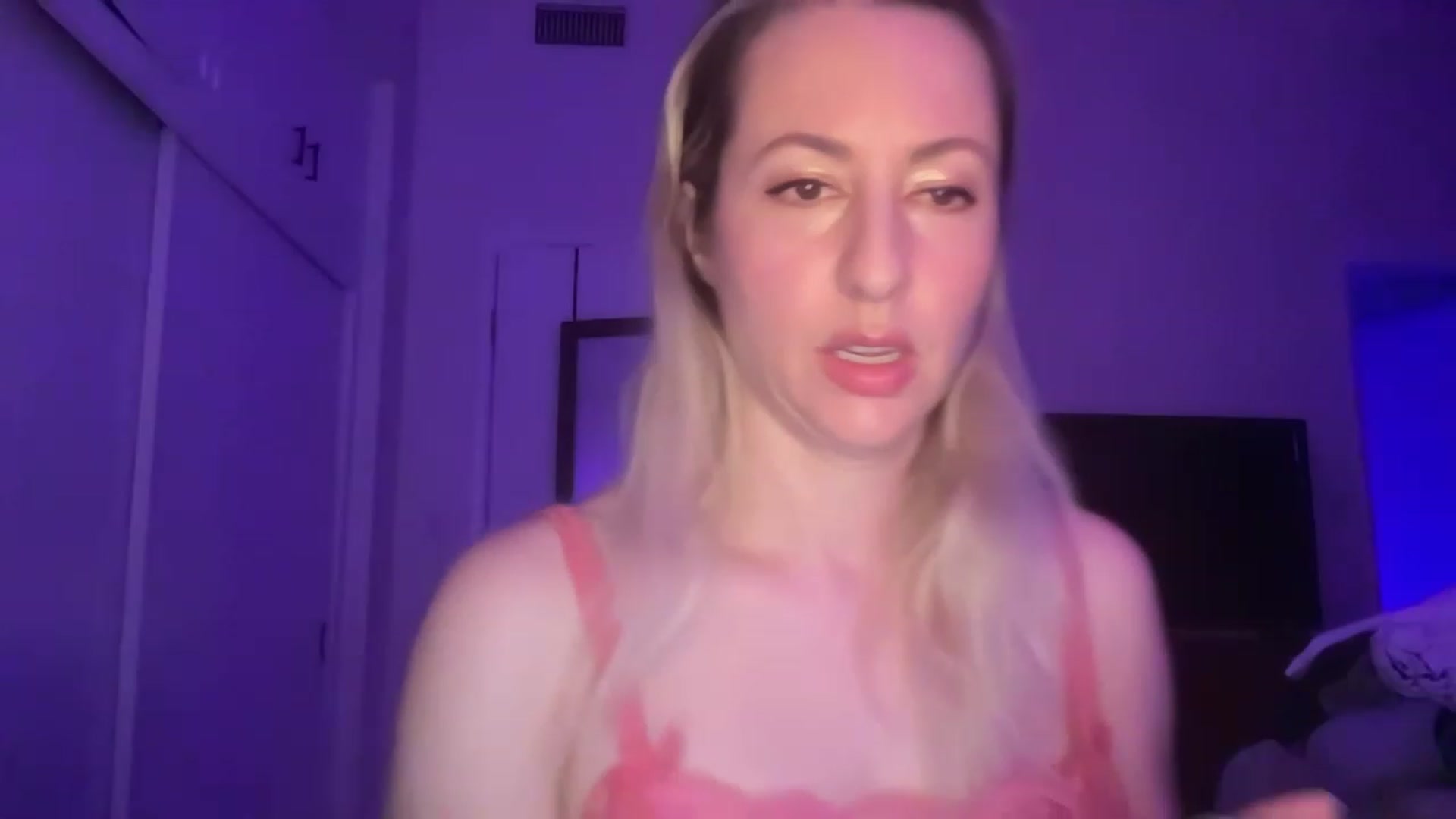 Gallery image thumbnail from Venmome's myfreecams stream on, 02/17/2023, 03:26 image 10 of 20