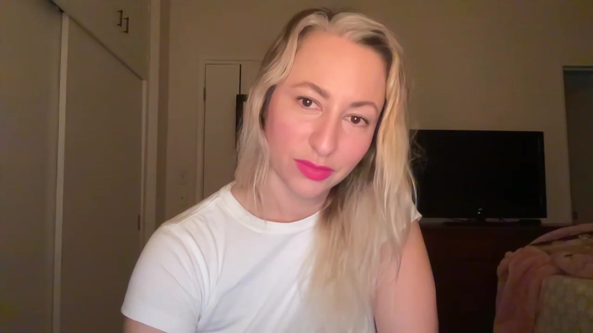 Gallery image thumbnail from Venmome's myfreecams stream on, 03/03/2023, 03:08 image 9 of 20