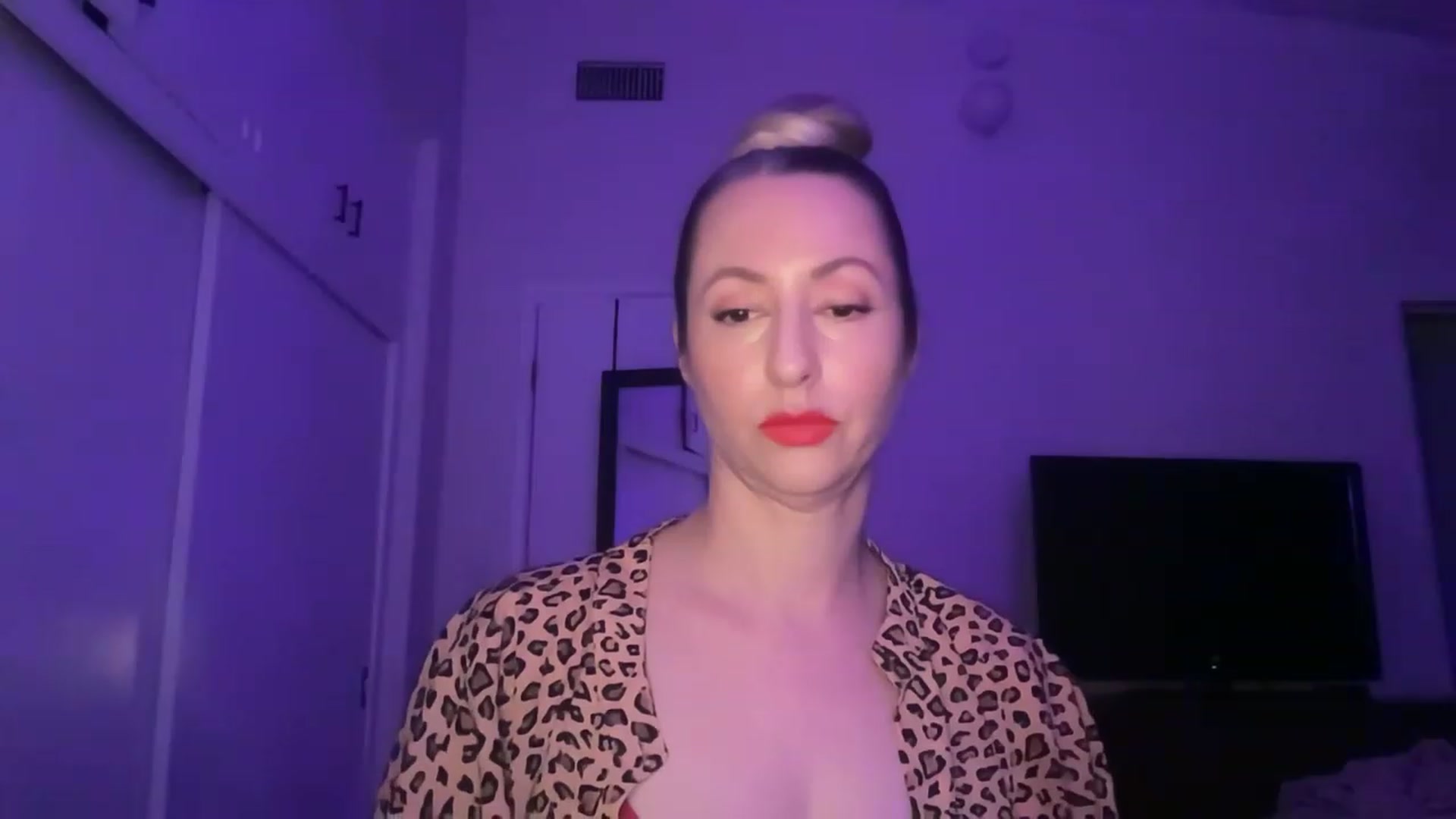 Gallery image thumbnail from Venmome's myfreecams stream on, 04/04/2023, 03:08 image 19 of 20