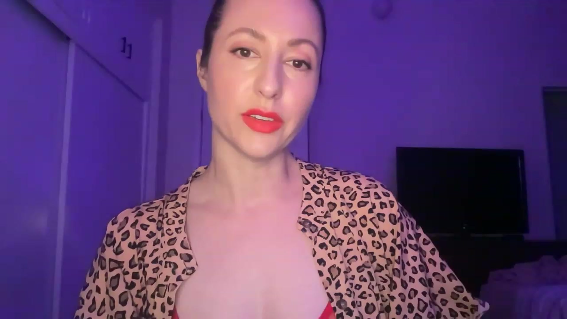 Gallery image thumbnail from Venmome's myfreecams stream on, 04/04/2023, 03:08 image 10 of 20