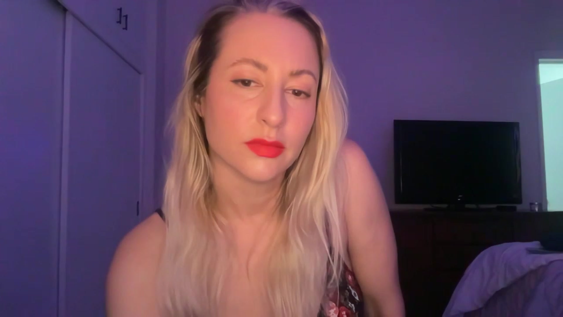 Gallery image thumbnail from Venmome's myfreecams stream on, 04/07/2023, 24:04 image 11 of 20