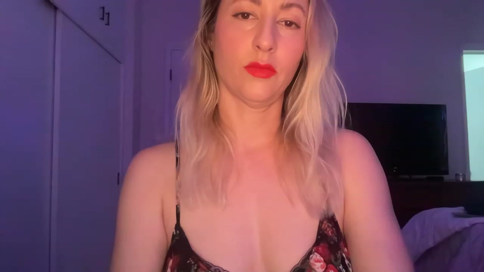 Gallery image thumbnail from Venmome's myfreecams stream on, 04/07/2023, 24:04 image 5 of 20