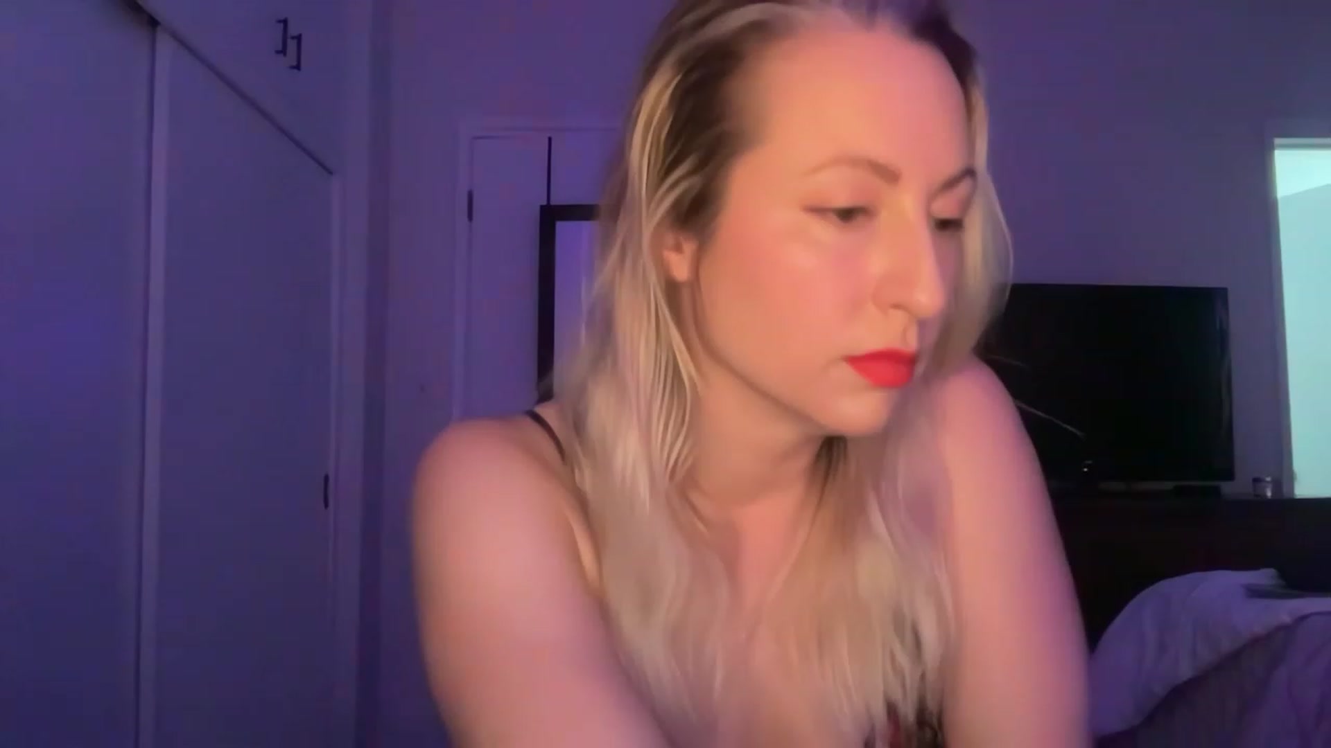 Gallery image thumbnail from Venmome's myfreecams stream on, 04/07/2023, 24:04 image 10 of 20