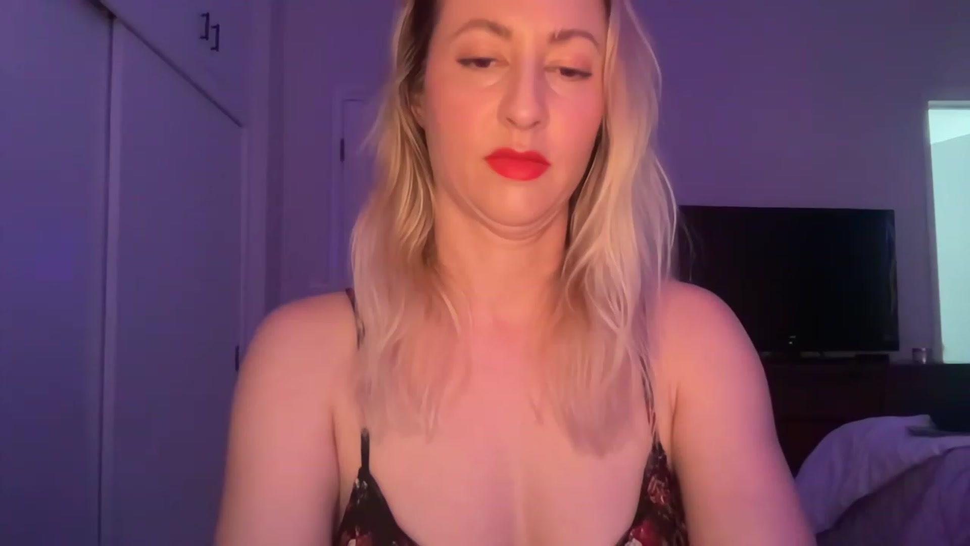 Gallery image thumbnail from Venmome's myfreecams stream on, 04/07/2023, 24:04 image 6 of 20