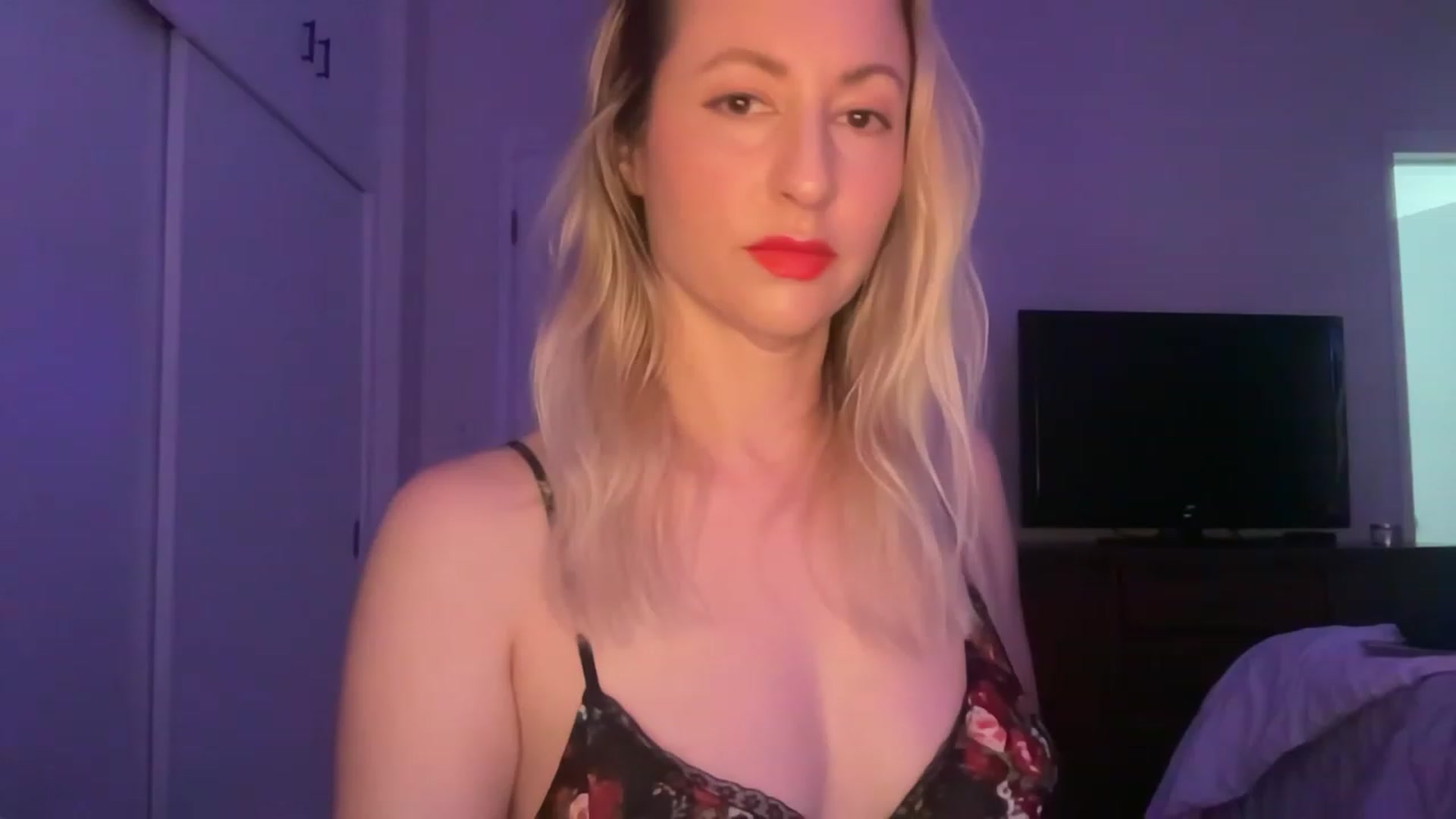 Gallery image thumbnail from Venmome's myfreecams stream on, 04/07/2023, 24:04 image 12 of 20
