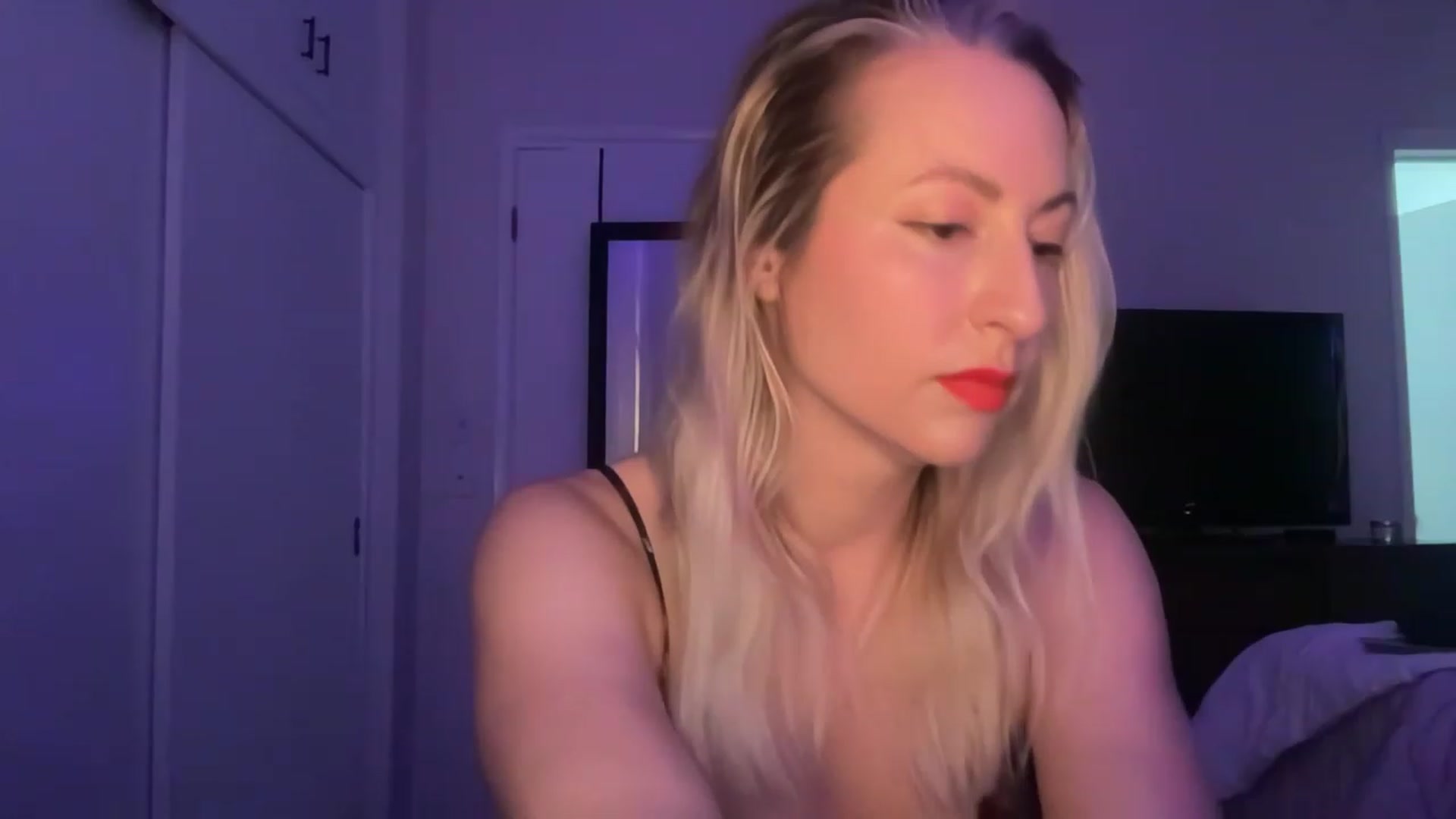 Gallery image thumbnail from Venmome's myfreecams stream on, 04/07/2023, 24:04 image 9 of 20