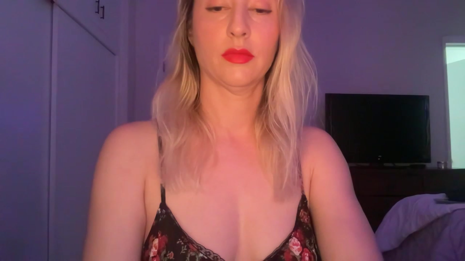 Gallery image thumbnail from Venmome's myfreecams stream on, 04/07/2023, 24:04 image 2 of 20