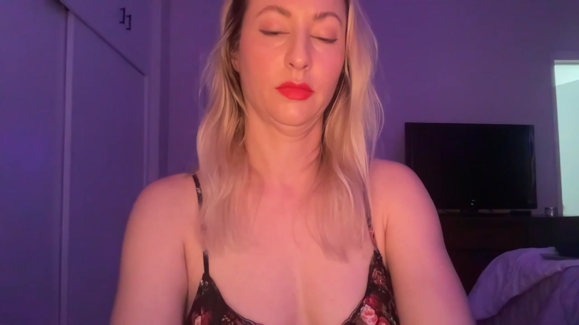 Gallery image thumbnail from Venmome's myfreecams stream on, 04/07/2023, 24:04 image 15 of 20