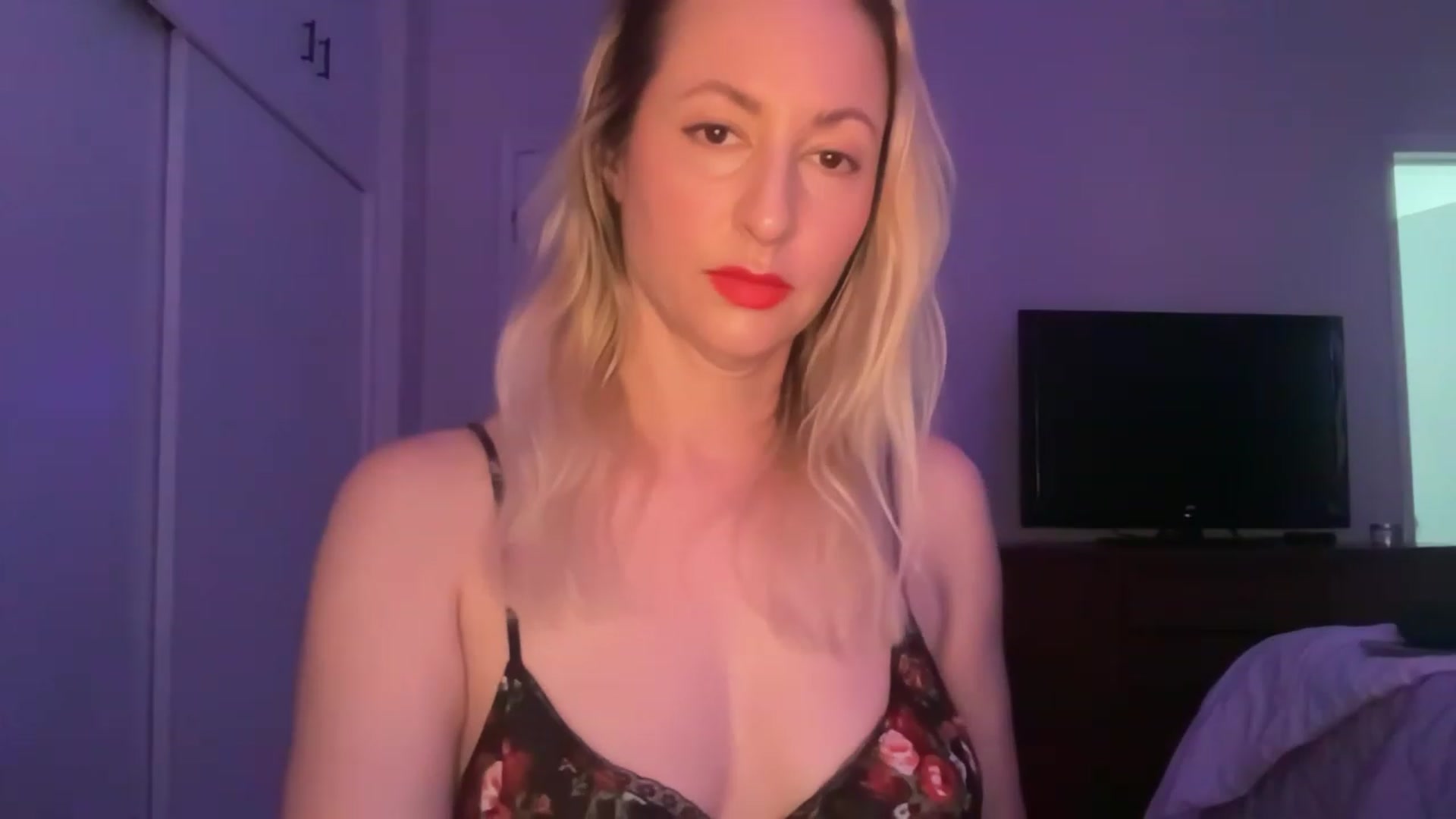 Gallery image thumbnail from Venmome's myfreecams stream on, 04/07/2023, 24:52 image 5 of 20