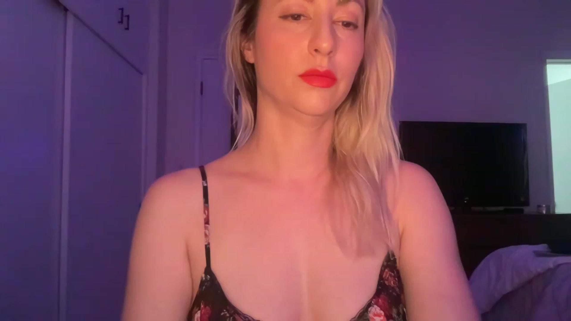 Gallery image thumbnail from Venmome's myfreecams stream on, 04/07/2023, 24:52 image 13 of 20