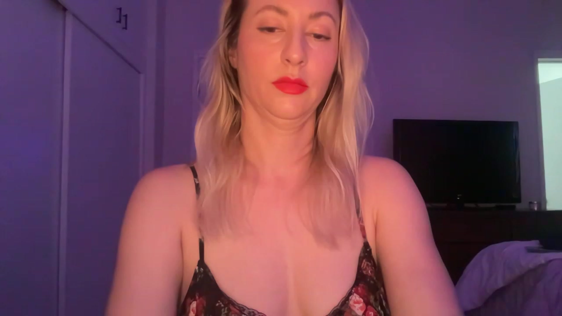 Gallery image thumbnail from Venmome's myfreecams stream on, 04/07/2023, 24:52 image 10 of 20