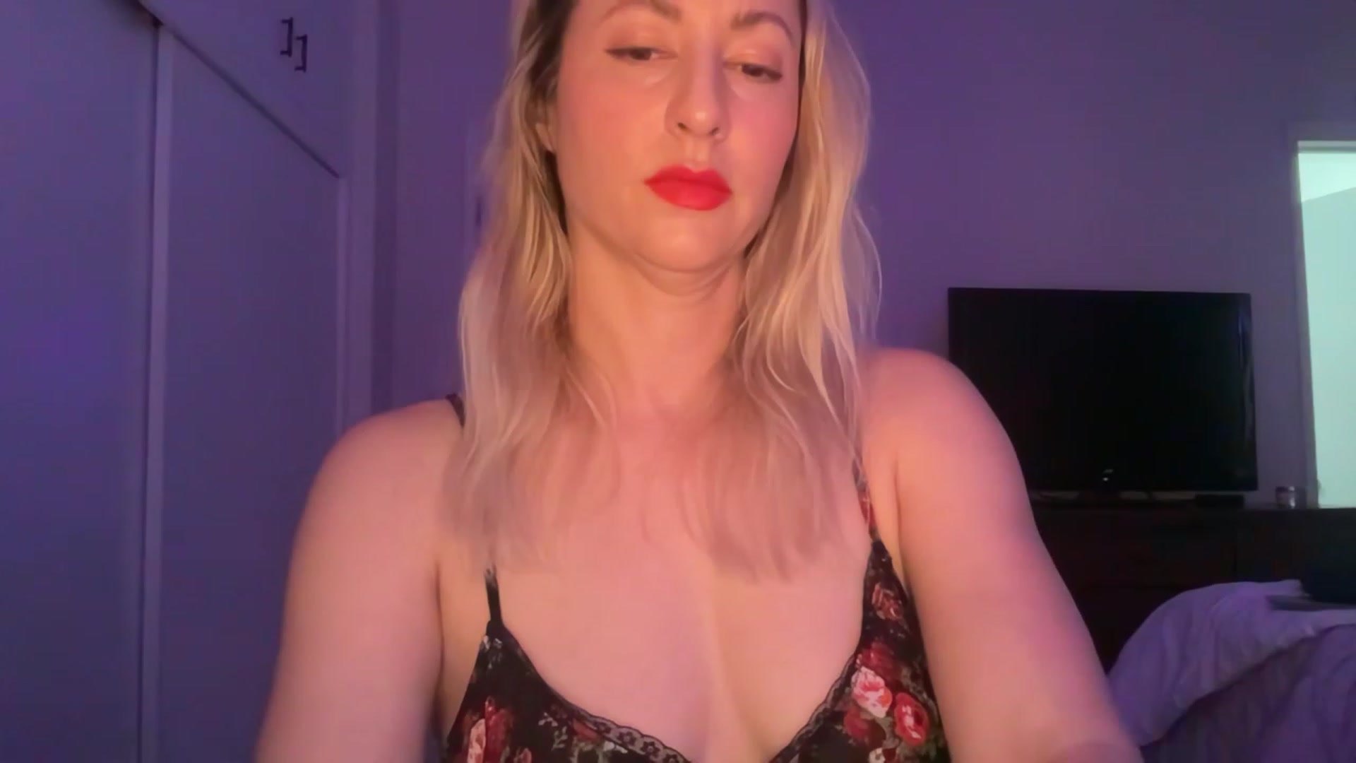Gallery image thumbnail from Venmome's myfreecams stream on, 04/07/2023, 24:52 image 3 of 20