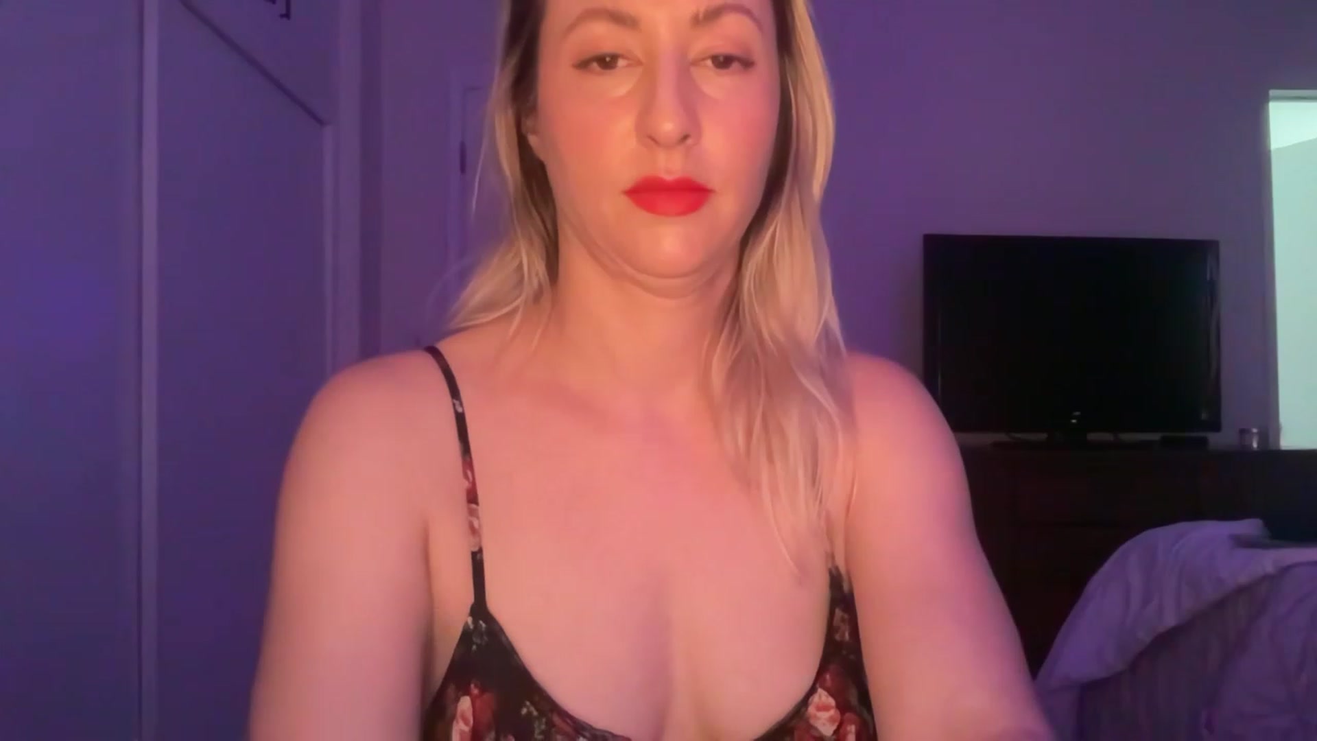 Gallery image thumbnail from Venmome's myfreecams stream on, 04/07/2023, 24:52 image 16 of 20