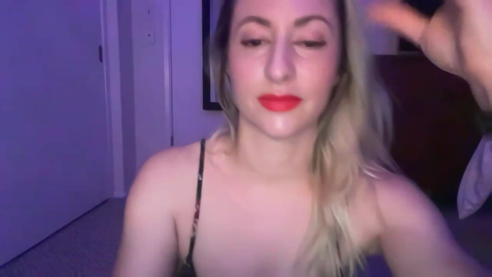 Gallery image thumbnail from Venmome's myfreecams stream on, 04/07/2023, 01:54 image 6 of 20