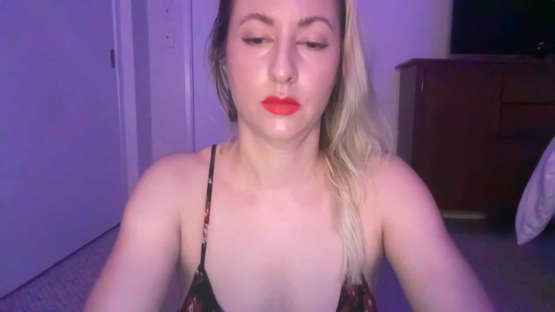 Gallery image thumbnail from Venmome's myfreecams stream on, 04/07/2023, 01:54 image 17 of 20