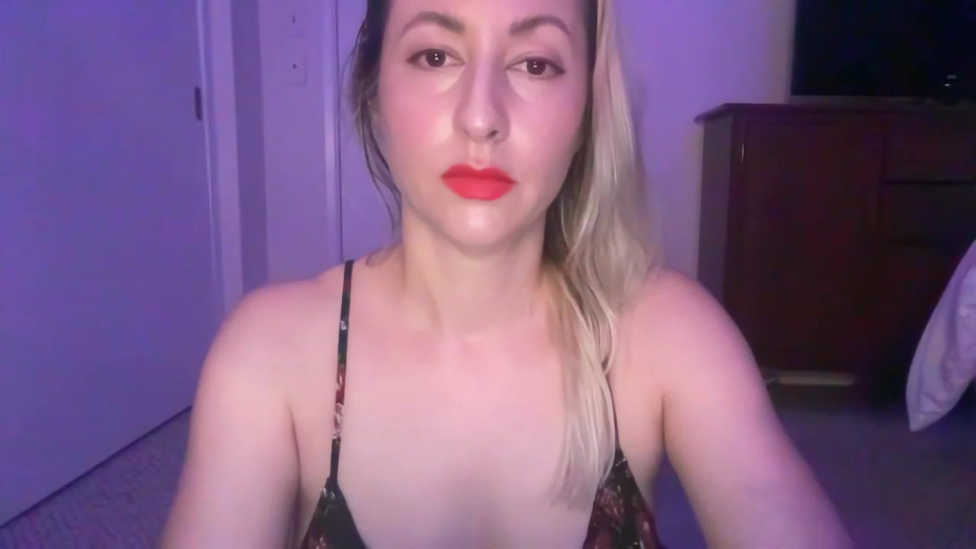 Gallery image thumbnail from Venmome's myfreecams stream on, 04/07/2023, 01:54 image 16 of 20