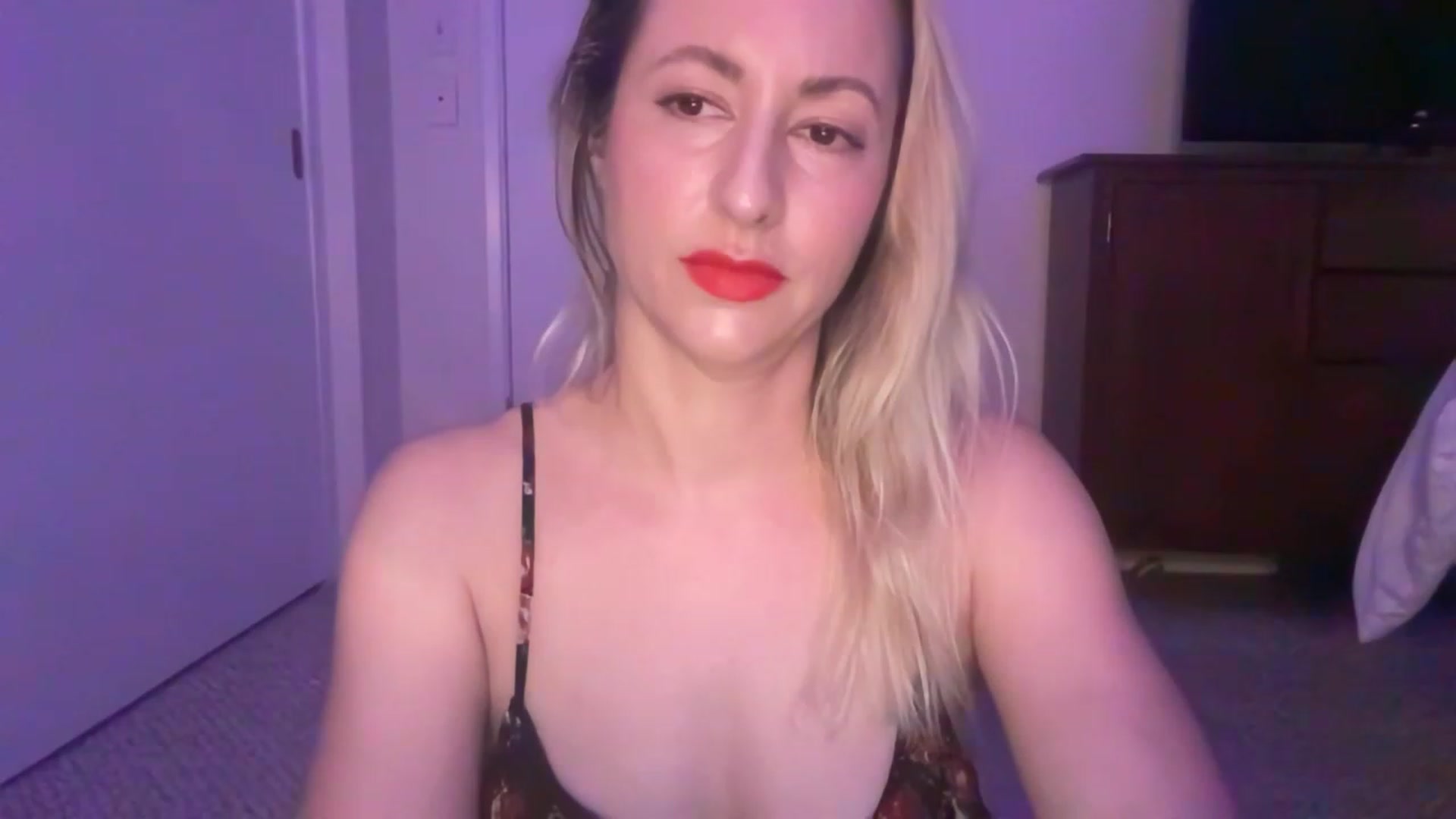Gallery image thumbnail from Venmome's myfreecams stream on, 04/07/2023, 01:54 image 5 of 20