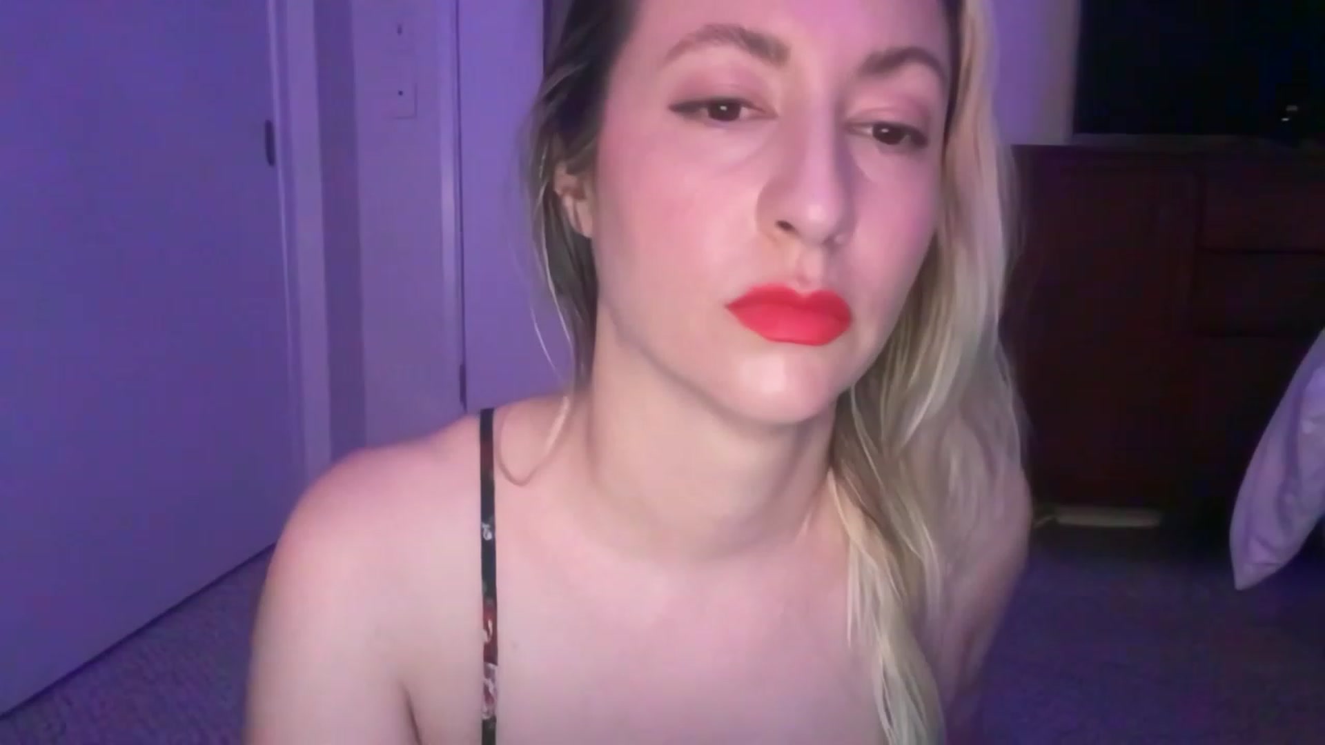 Gallery image thumbnail from Venmome's myfreecams stream on, 04/07/2023, 01:54 image 18 of 20
