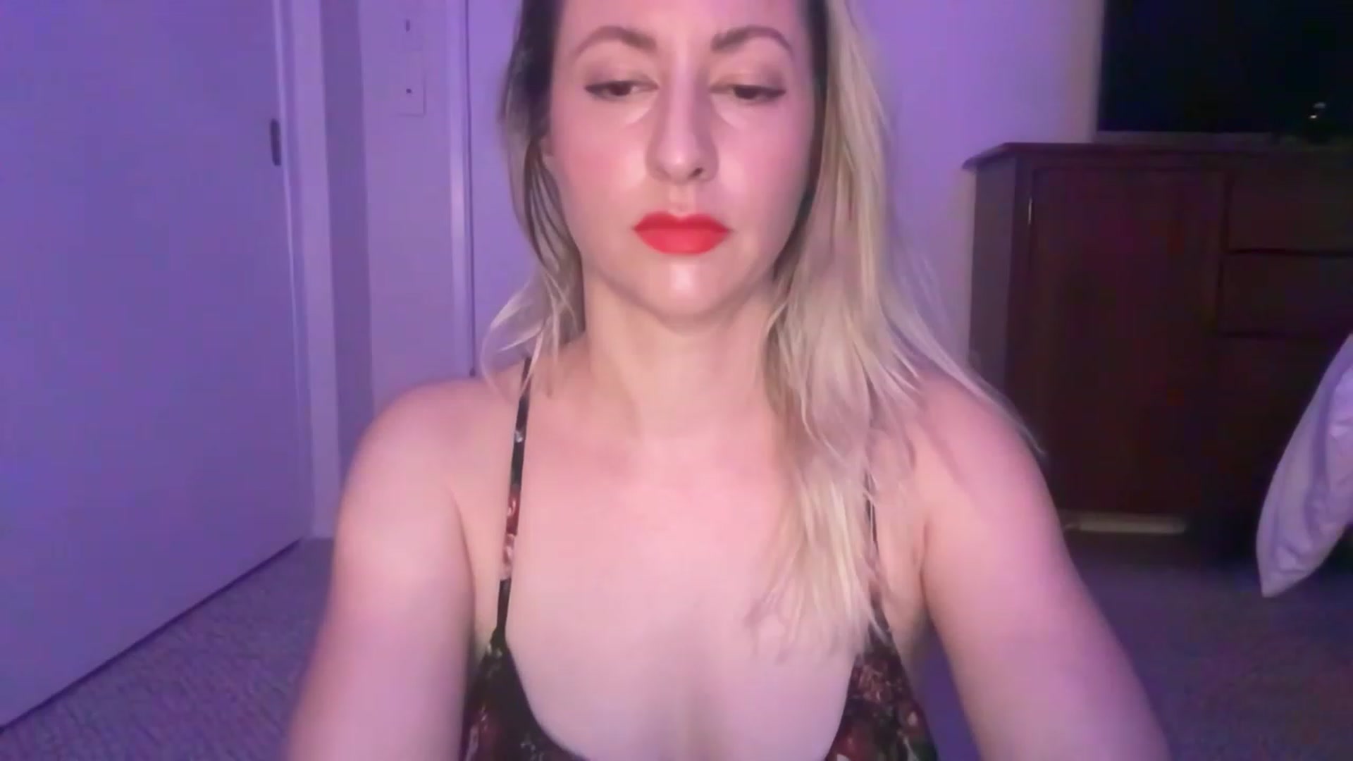 Gallery image thumbnail from Venmome's myfreecams stream on, 04/07/2023, 01:54 image 10 of 20