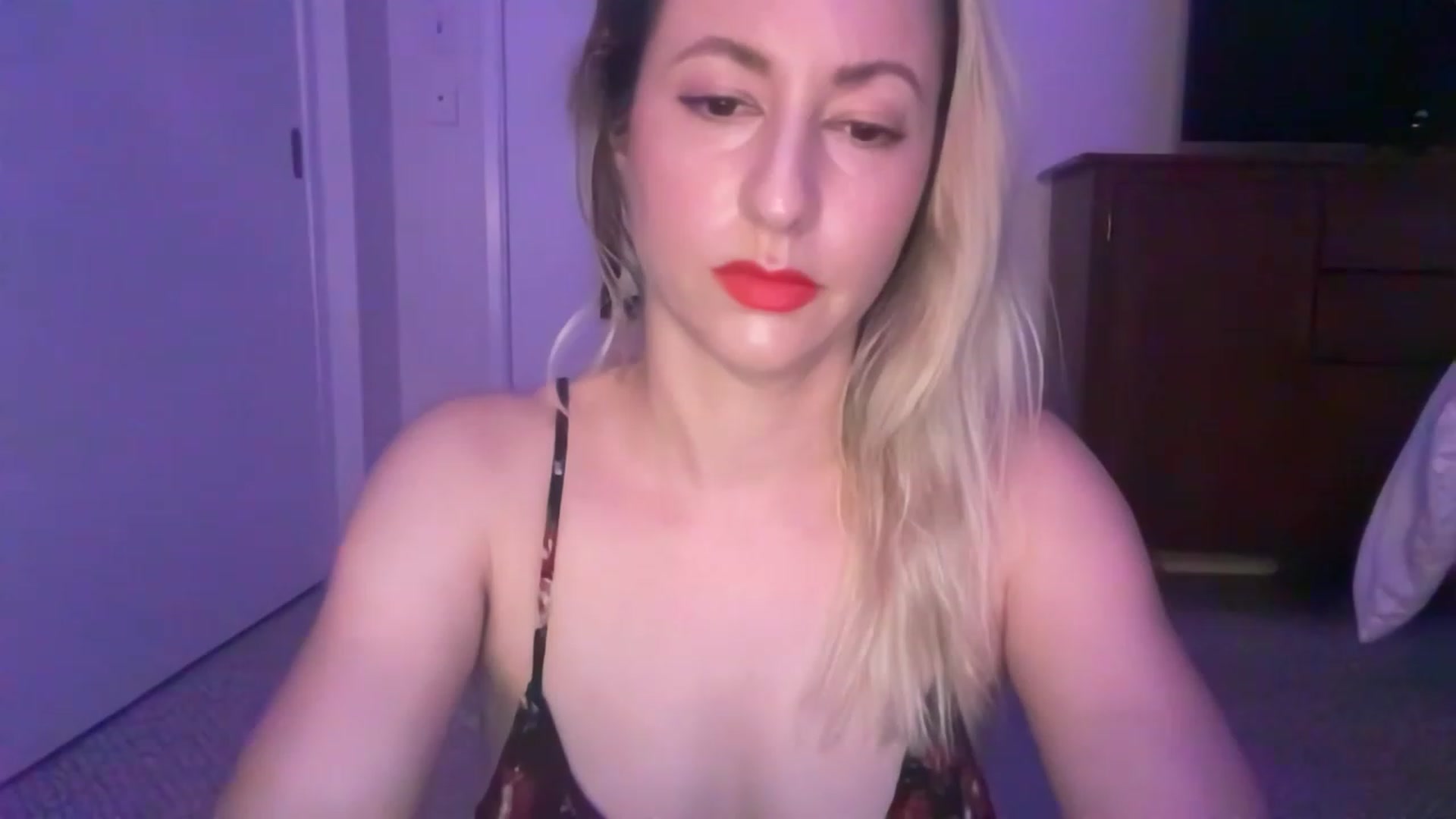 Gallery image thumbnail from Venmome's myfreecams stream on, 04/07/2023, 01:54 image 3 of 20