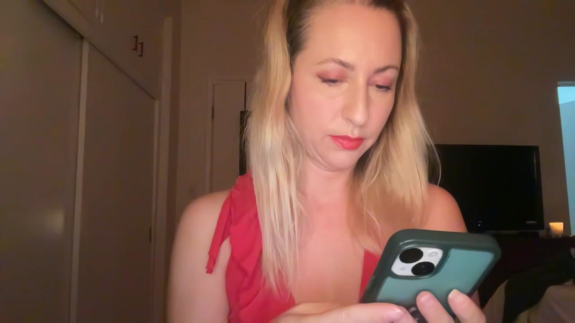 Gallery image thumbnail from Venmome's myfreecams stream on, 04/14/2023, 24:01 image 18 of 20