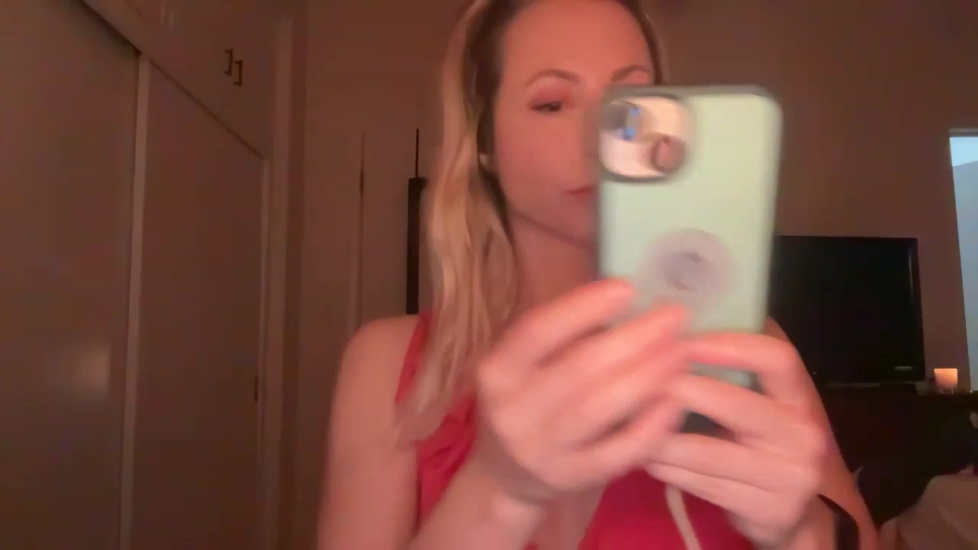 Gallery image thumbnail from Venmome's myfreecams stream on, 04/14/2023, 24:01 image 10 of 20