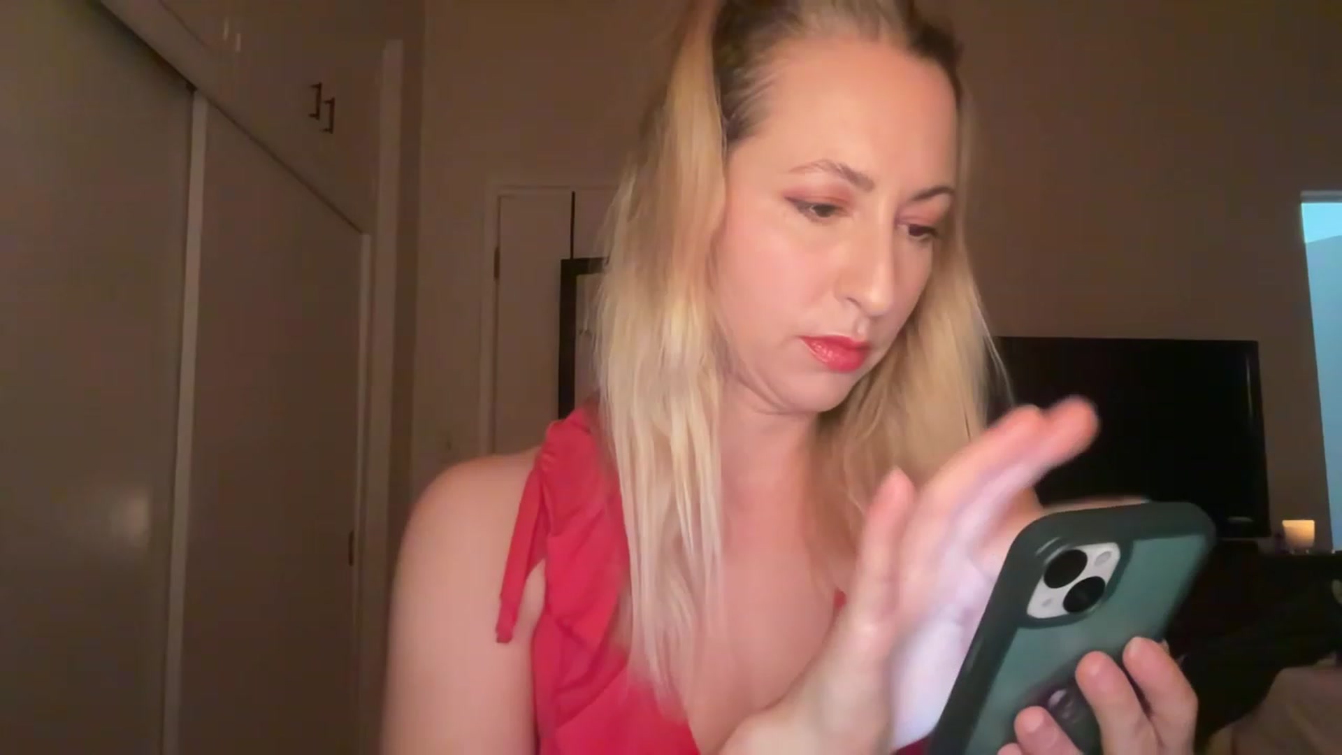 Gallery image thumbnail from Venmome's myfreecams stream on, 04/14/2023, 24:01 image 16 of 20