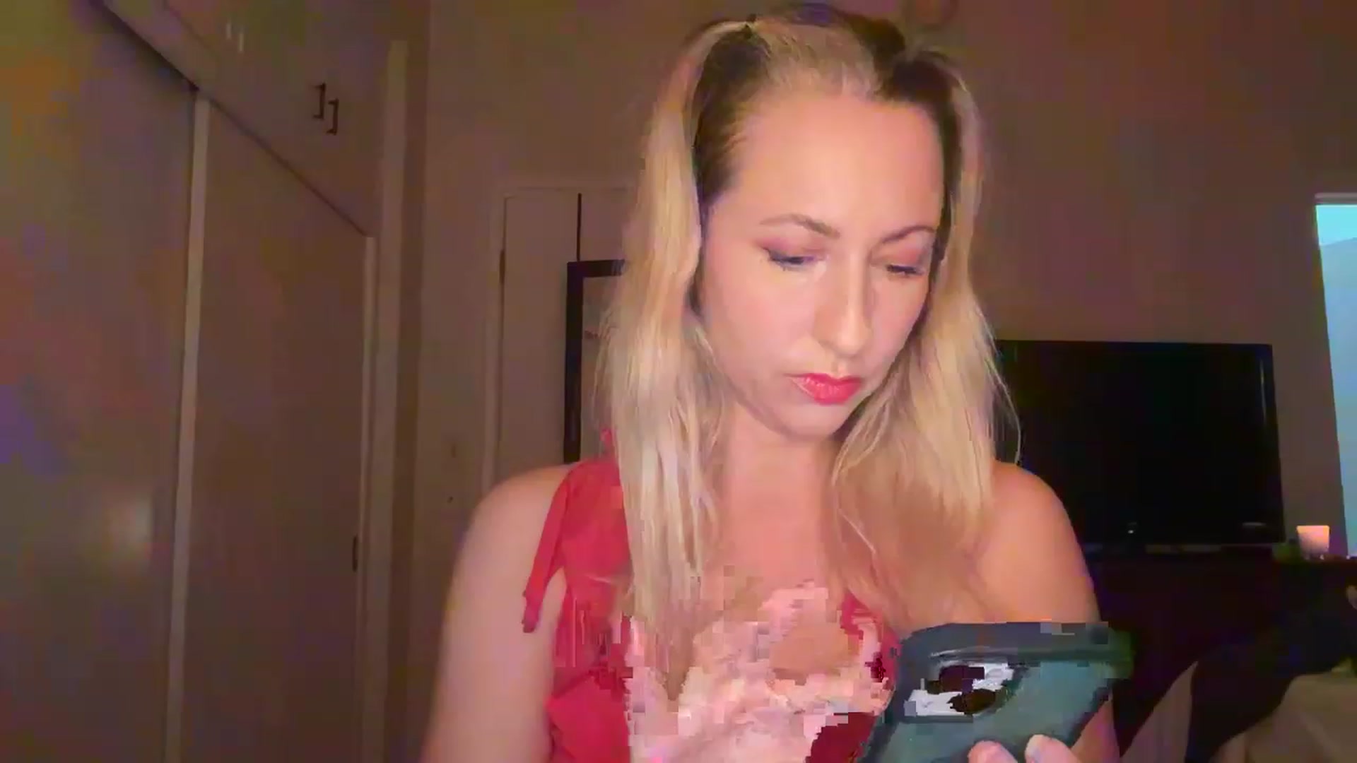 Gallery image thumbnail from Venmome's myfreecams stream on, 04/14/2023, 24:01 image 14 of 20