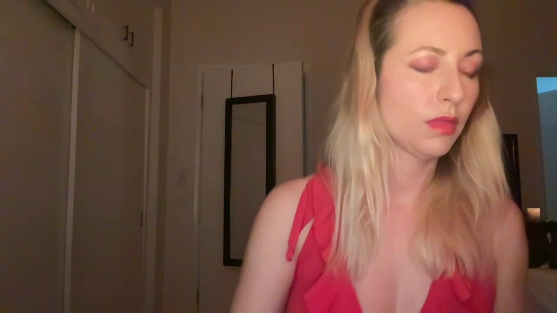 Gallery image thumbnail from Venmome's myfreecams stream on, 04/14/2023, 02:08 image 11 of 20