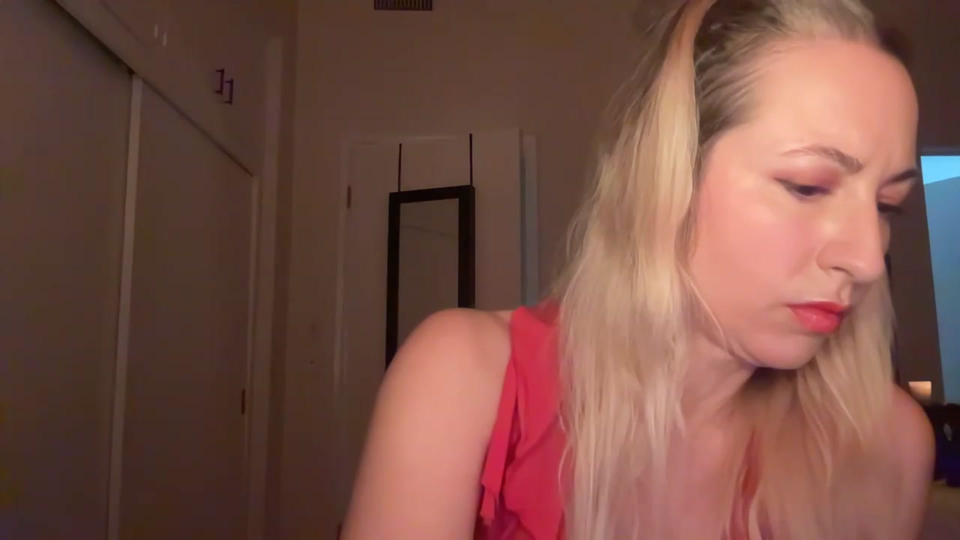 Gallery image thumbnail from Venmome's myfreecams stream on, 04/14/2023, 02:08 image 2 of 20