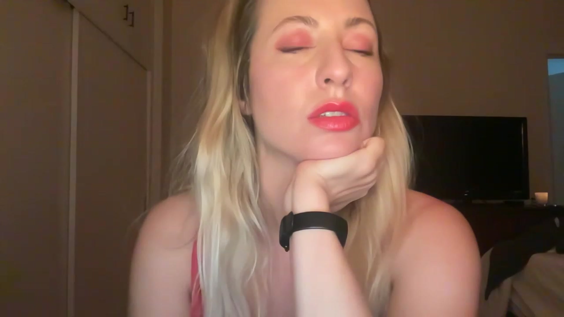 Gallery image thumbnail from Venmome's myfreecams stream on, 04/14/2023, 02:08 image 14 of 20