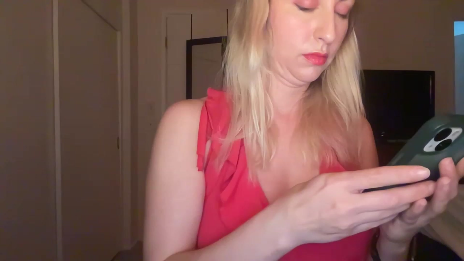 Gallery image thumbnail from Venmome's myfreecams stream on, 04/14/2023, 02:08 image 10 of 20