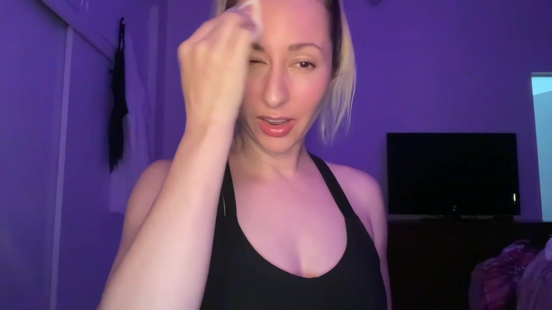 Gallery image thumbnail from Venmome's myfreecams stream on, 06/16/2023, 02:03 image 19 of 20