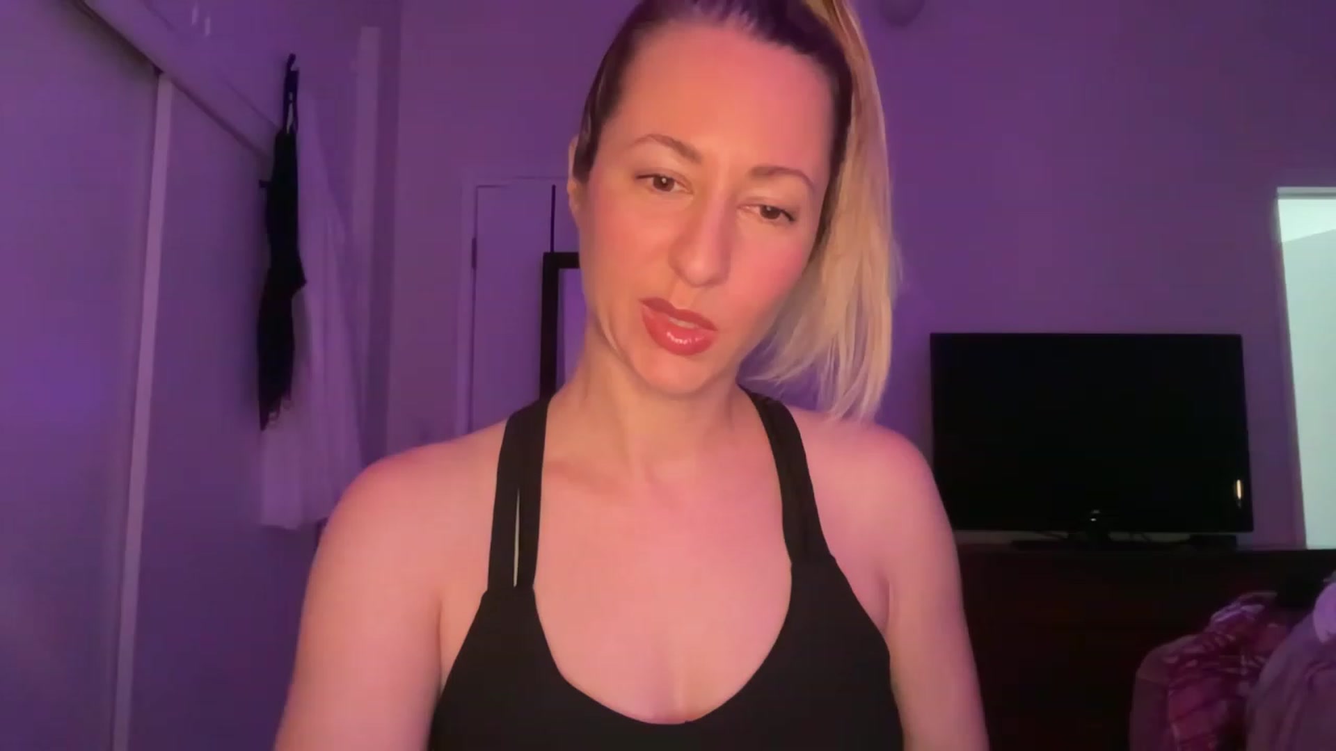 Gallery image thumbnail from Venmome's myfreecams stream on, 06/16/2023, 02:03 image 3 of 20
