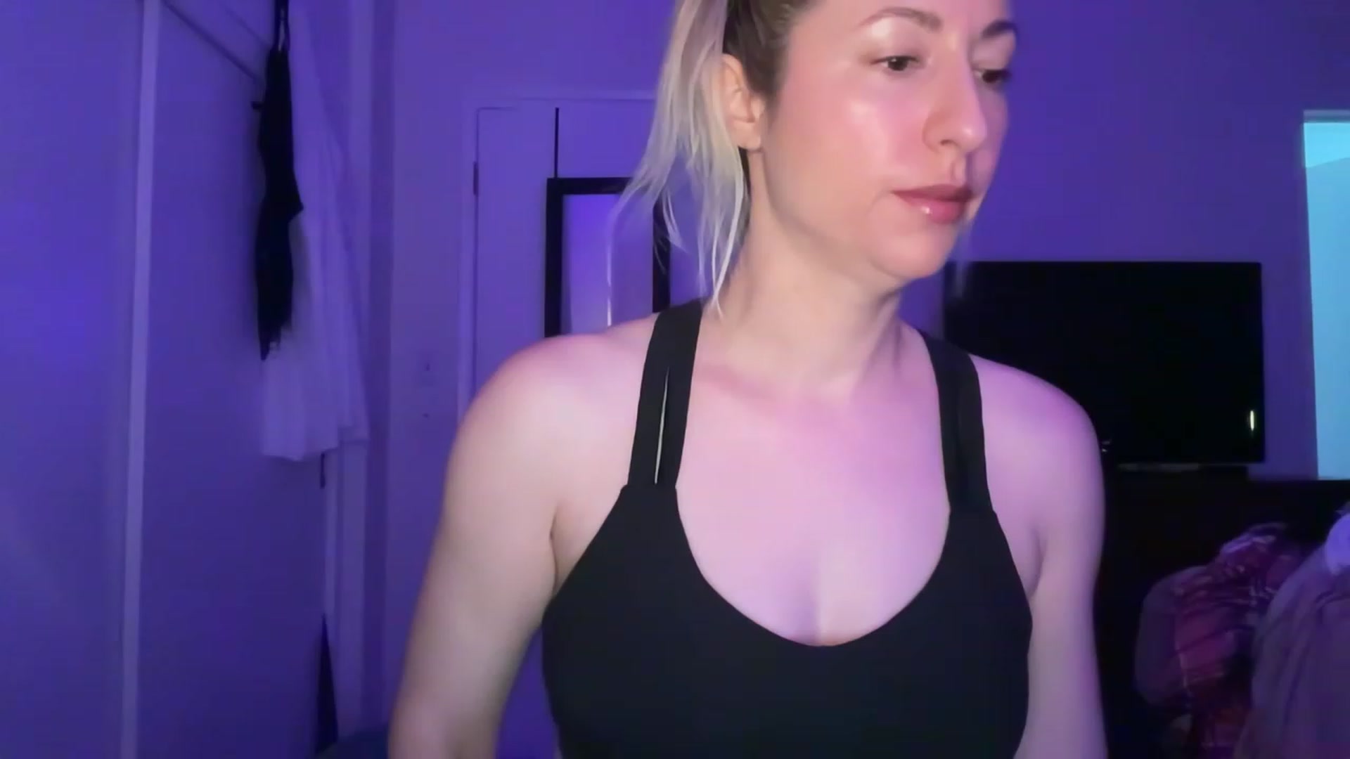 Gallery image thumbnail from Venmome's myfreecams stream on, 06/16/2023, 02:03 image 8 of 20