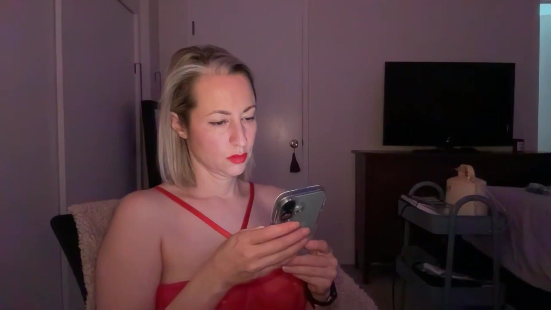 Gallery image thumbnail from Venmome's myfreecams stream on, 11/28/2024, 24:06 image 17 of 20