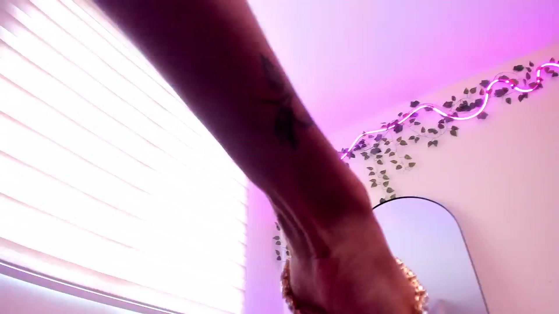 Gallery image thumbnail from VenusFantasy1's myfreecams stream on, 06/05/2025, 16:04 image 7 of 20