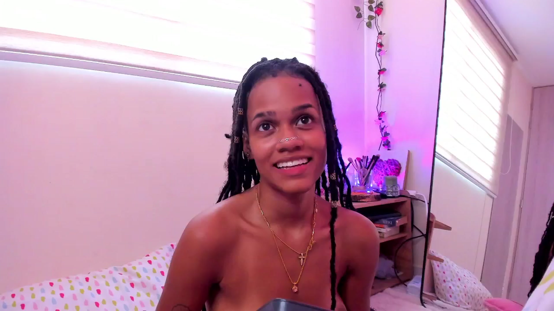 Gallery image thumbnail from VenusFantasy1's myfreecams stream on, 06/05/2025, 16:04 image 2 of 20