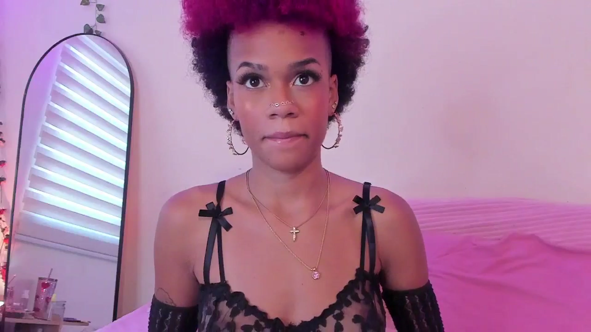 Gallery image thumbnail from VenusFantasy1's myfreecams stream on, 06/17/2025, 16:02 image 4 of 20
