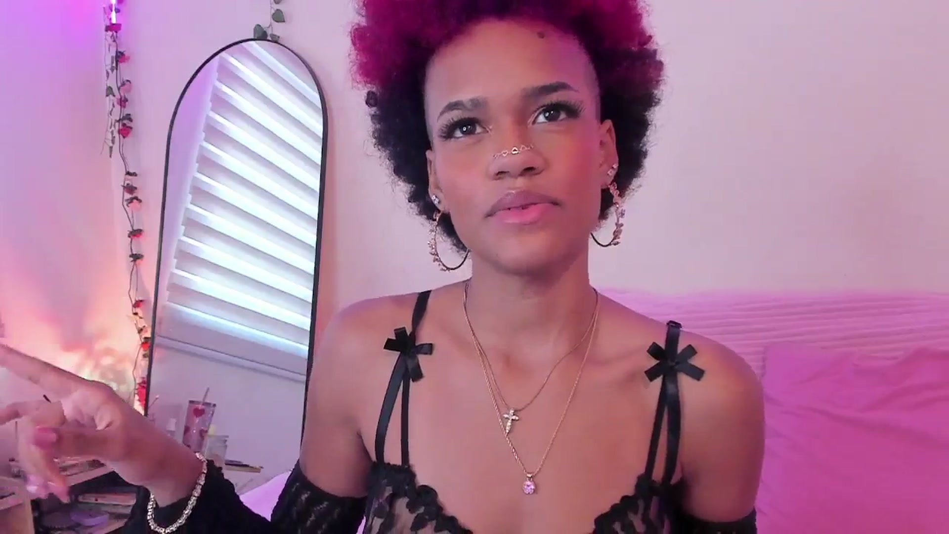 Gallery image thumbnail from VenusFantasy1's myfreecams stream on, 06/17/2025, 16:02 image 7 of 20