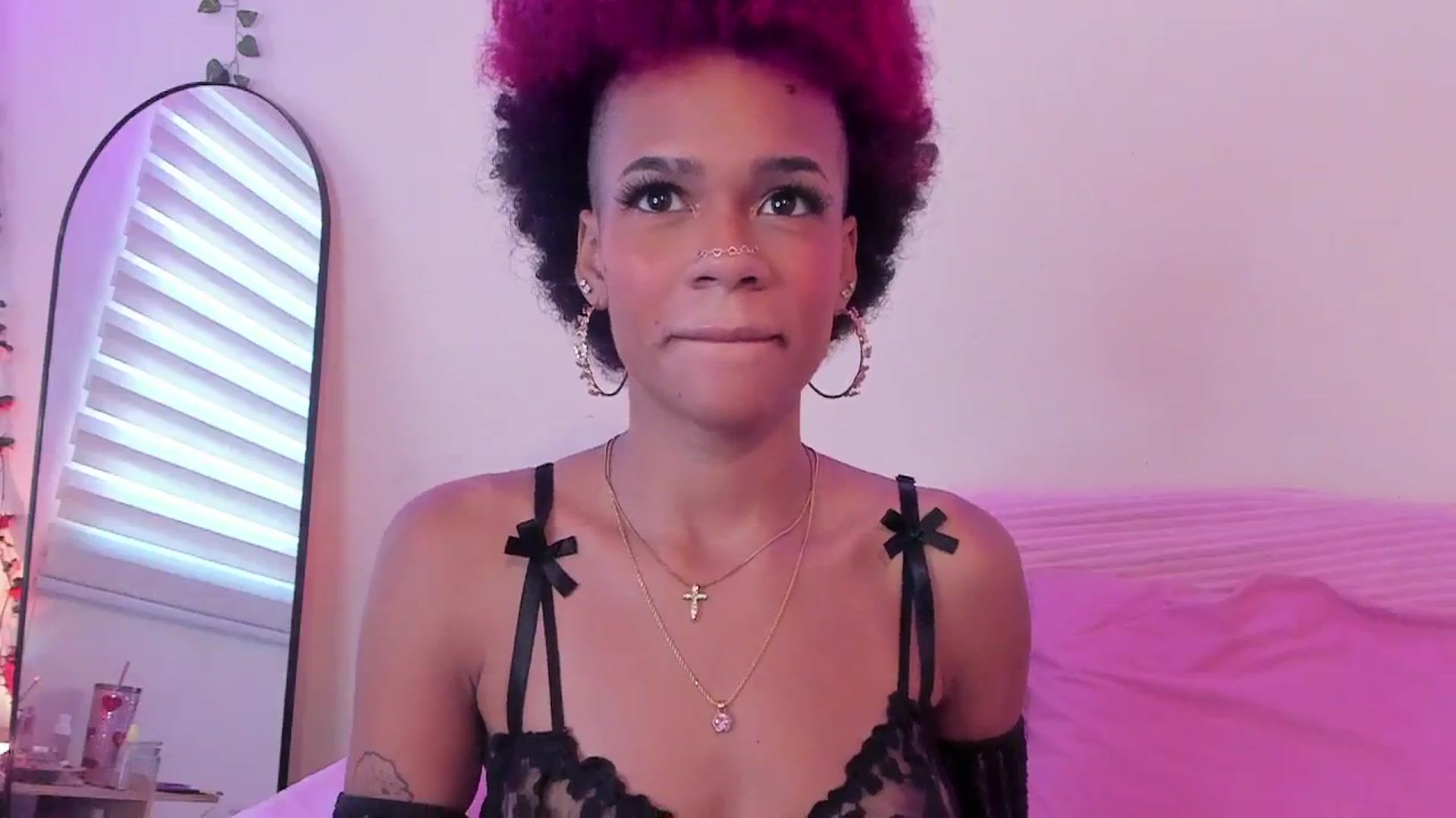 Gallery image thumbnail from VenusFantasy1's myfreecams stream on, 06/17/2025, 16:02 image 5 of 20