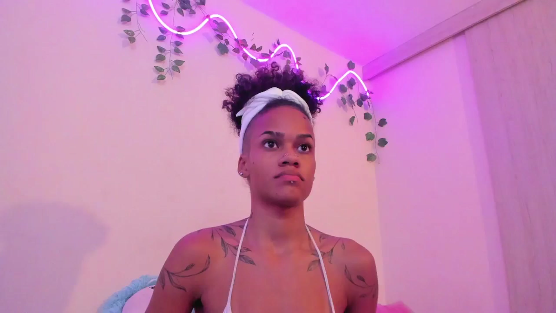 Gallery image thumbnail from VenusFantasy1's myfreecams stream on, 12/02/2025, 15:42 image 1 of 20