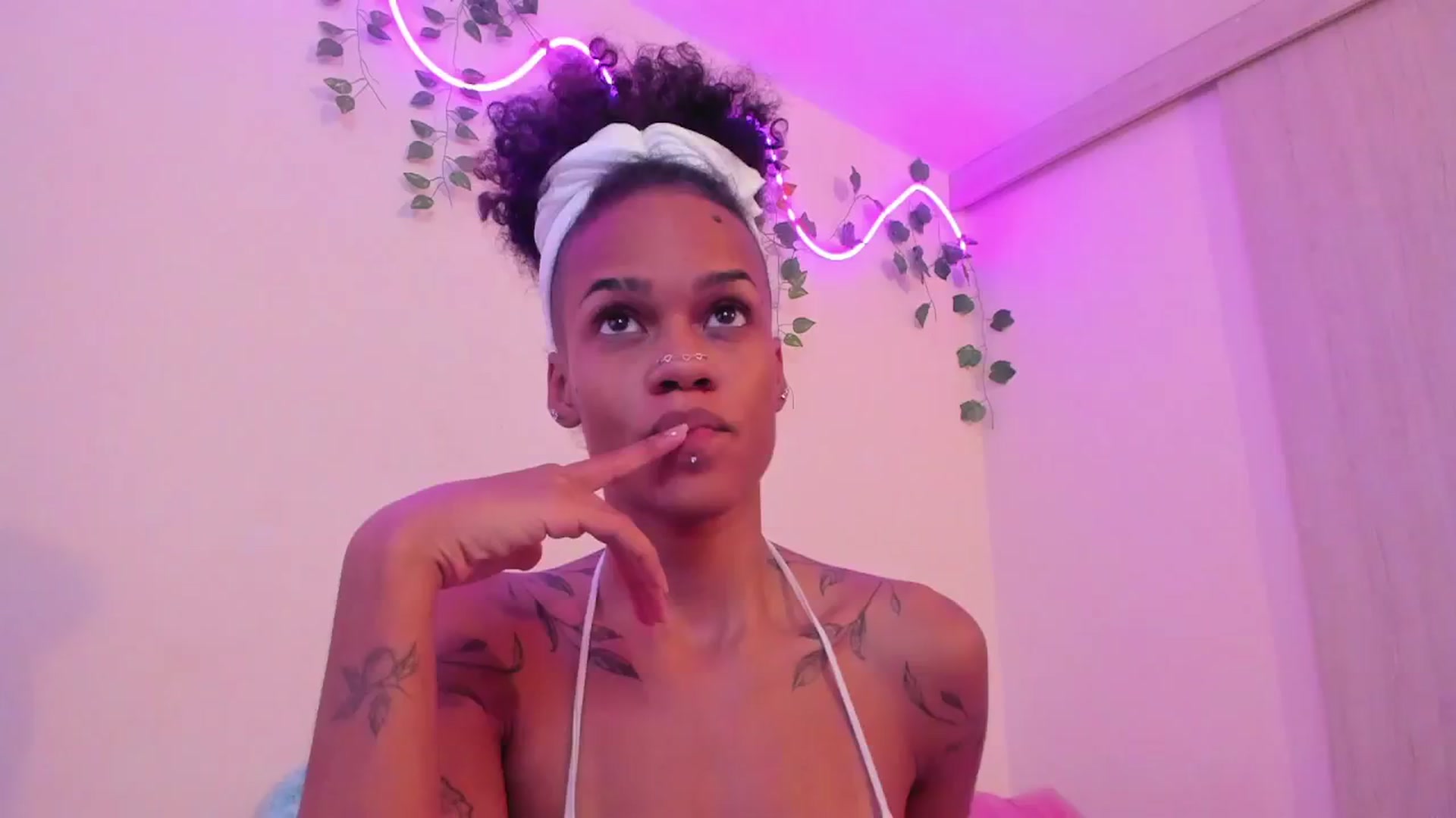 Gallery image thumbnail from VenusFantasy1's myfreecams stream on, 12/02/2025, 15:42 image 2 of 20