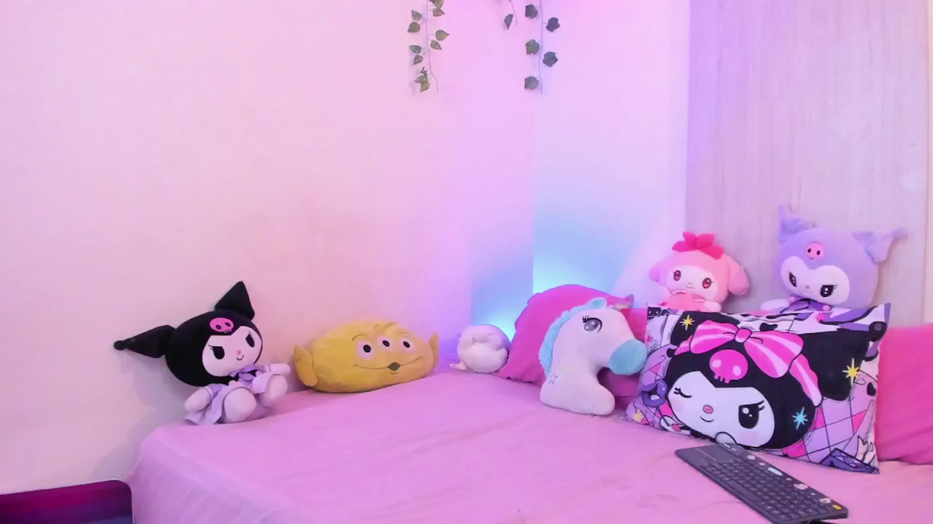 Gallery image thumbnail from VenusFantasy1's myfreecams stream on, 12/03/2025, 14:56 image 16 of 20