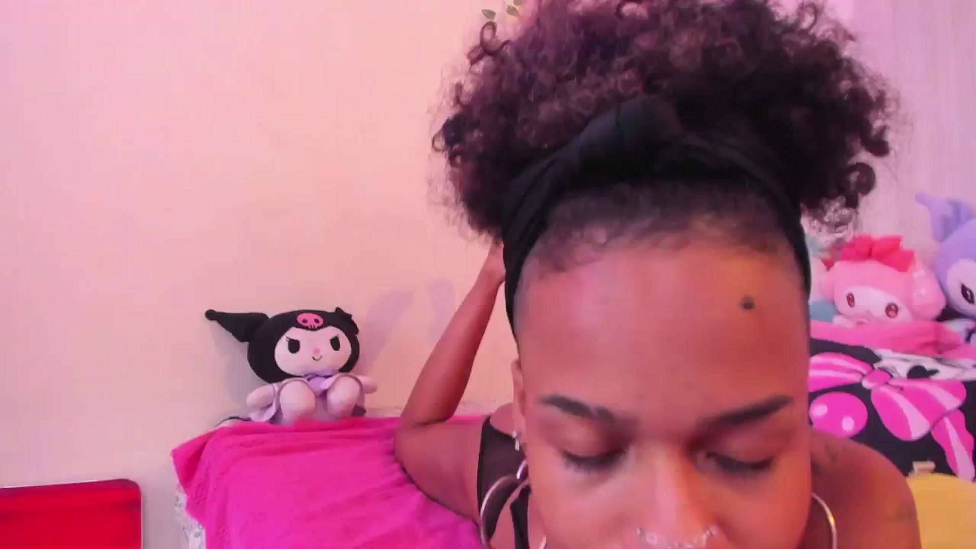 Gallery image thumbnail from VenusFantasy1's myfreecams stream on, 12/06/2025, 14:09 image 5 of 20