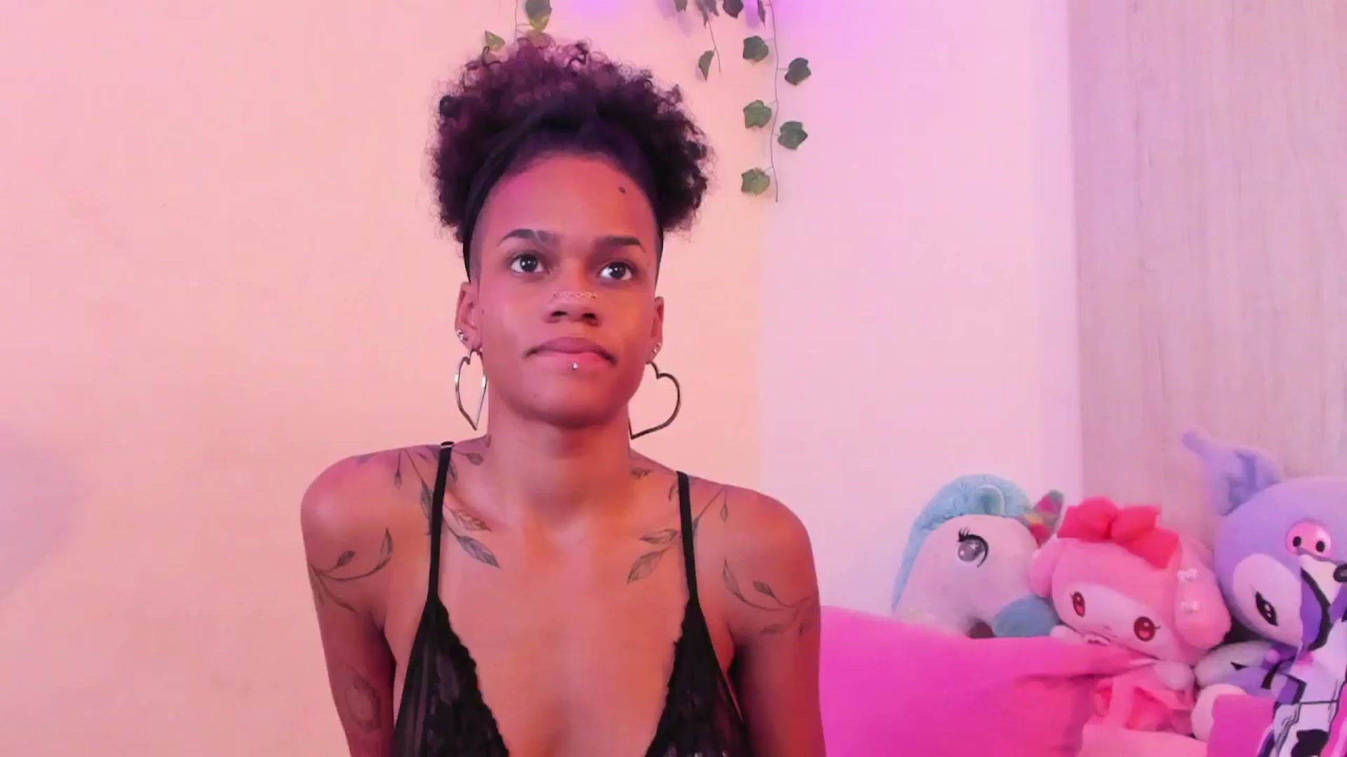 Gallery image thumbnail from VenusFantasy1's myfreecams stream on, 12/06/2025, 14:31 image 16 of 20