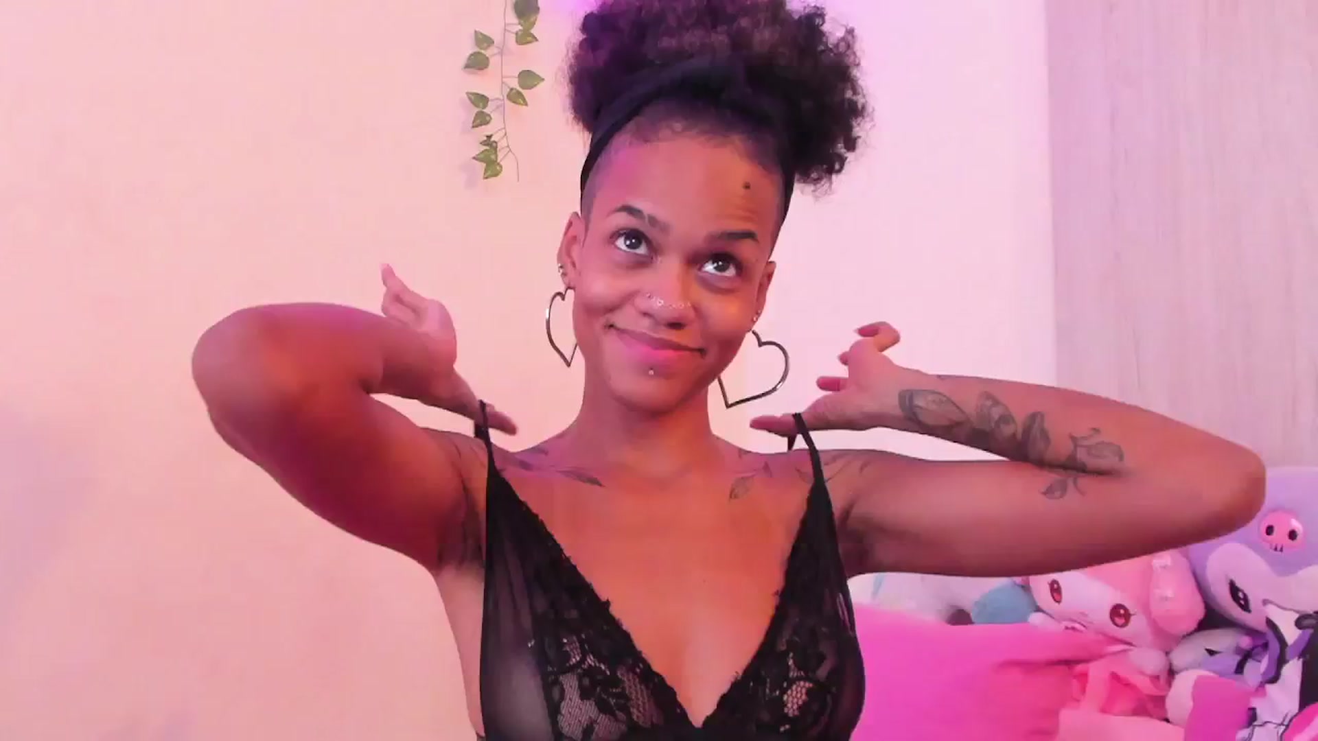 Gallery image thumbnail from VenusFantasy1's myfreecams stream on, 12/06/2025, 16:38 image 4 of 20